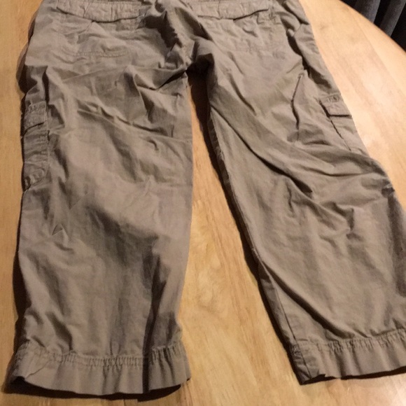 Charlotte Rouse Khaki Capri Cargo Pants 